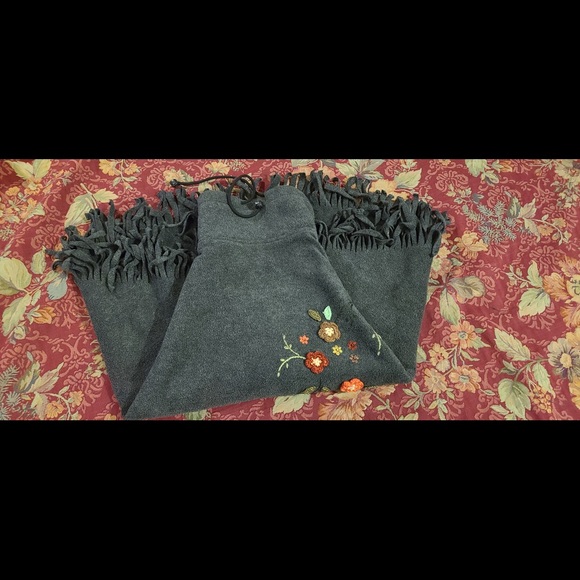 Cute poncho - Picture 2 of 7